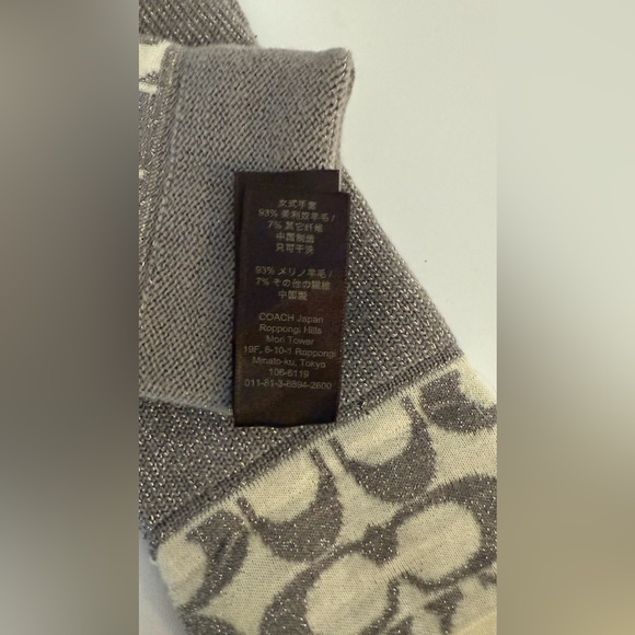 COACH Signature Logo Metallic Knit Gloves Grey Silver White Merino Wool NWOT - Picture 5 of 7
